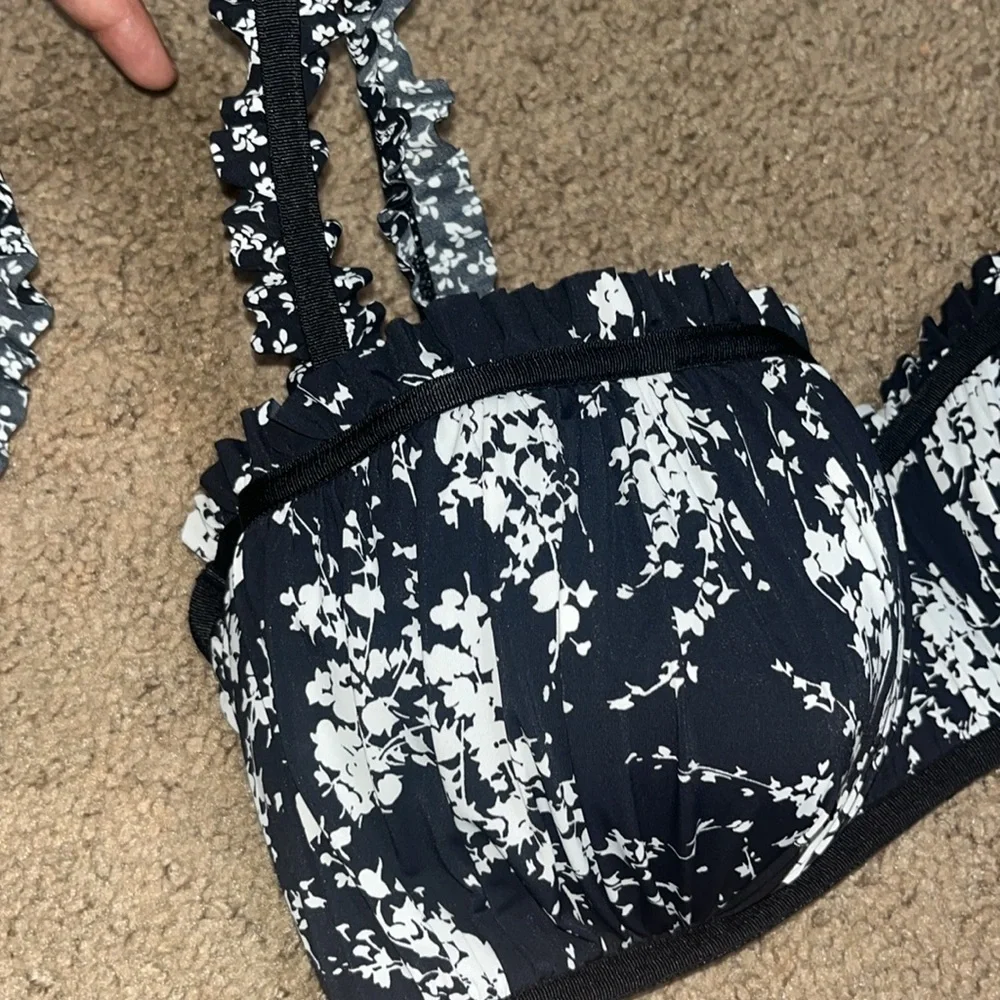 Michael Kors Collection Ruffle Floral Two-Piece Bikini Swimsuit Black White‎ 12